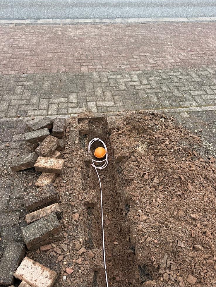 Kopfloch am Netzanschlusspunkt mit Mikrorohr und Verbindungsmuffe